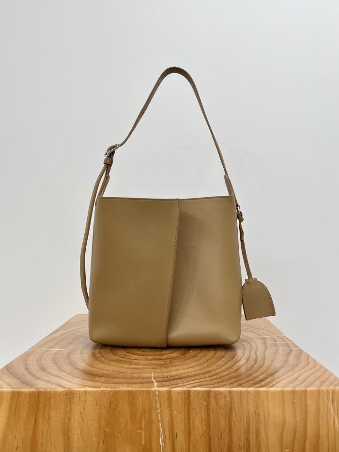 Loewe Medium Bilbao Bucket in Smooth Calfskin #386021