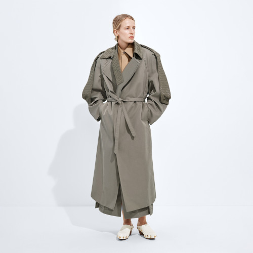 Bottega Veneta Women's Cotton and Silk Gabardine Trench in Desert Taupe #386174