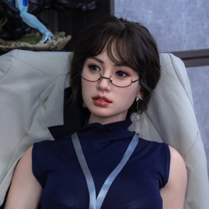 B2: Livi + 22 Body + A Free Additional Head