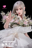 清楚で高級感漂う銀髪ラブドールが佇む