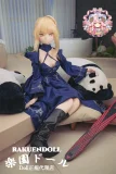 ソファに優雅に腰掛ける姿は気品と威厳を兼ね備えた155センチのコスプレ系ダッチワイフ