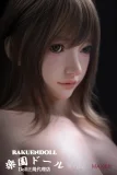 real doll 柔らかな表情で微笑む清純系お姉さんドールのアップ