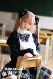 rabudo ru 制服姿の可愛いドールが教室で微笑む