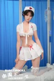ラ ぶ ドール ベッドに座るナース帽付きの可愛い135cmドール