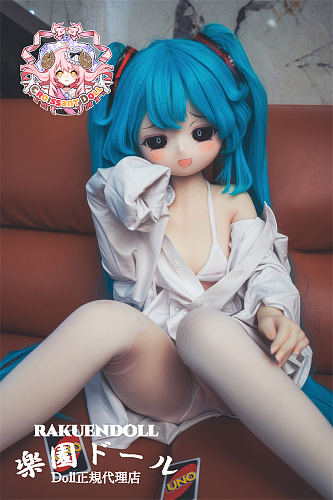 羊角社Croissant Doll #B06ヘッド 132cm バスト小 にやり顔小悪魔系あざとい ミクコスプレ姿ラブドール 宣材写真のは手描きメイク ビニール製のヘッド アニメ風ダッチワイフ