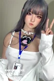 きれいな顔立ち 赤い瞳 しなやか 清純感 非現実的 エッチな人形
