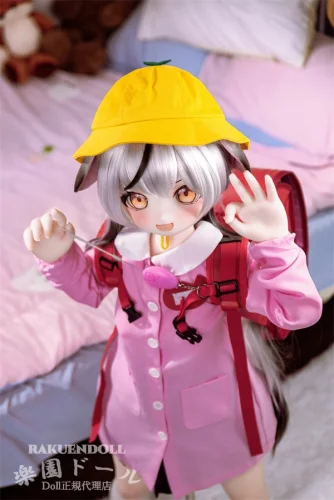 JSL DOLL 小奈ヘッド 120cm AAカップ いたずらっぽい笑顔のアニメラブドール 黄色の帽子 宣材写真はPVCヘッド+TPE製ボディ 宣伝写真通りの衣装が付属