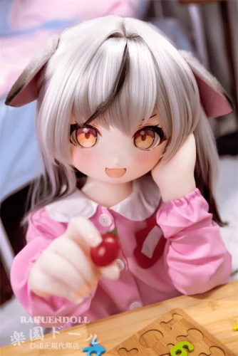 JSL DOLL 小奈ヘッド 120cm AAカップ いたずらっぽい笑顔のアニメラブドール 黄色の帽子 宣材写真はPVCヘッド+TPE製ボディ 宣伝写真通りの衣装が付属