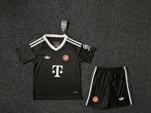 24/25  Bayern Munich Goalkeeper Black 1:1 Quality Kids Soccer Jersey
