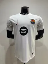 24/25 Barcelona White Fans 1:1 Soccer Jersey （胸前大logo）
