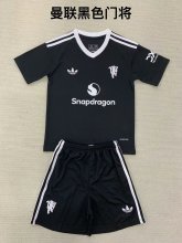 24/25 Manchester United Goalkeeper Black Kids Kits 1:1 Soccer Jersey