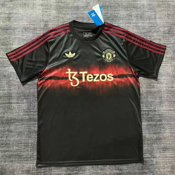 25/26  Manchester United  Black Classic Style Fans 1:1 Quality Soccer Jersey