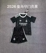 25/26 Real Madrid Goalkeeper Black Kids Kits 1:1 Quality Soccer Jersey