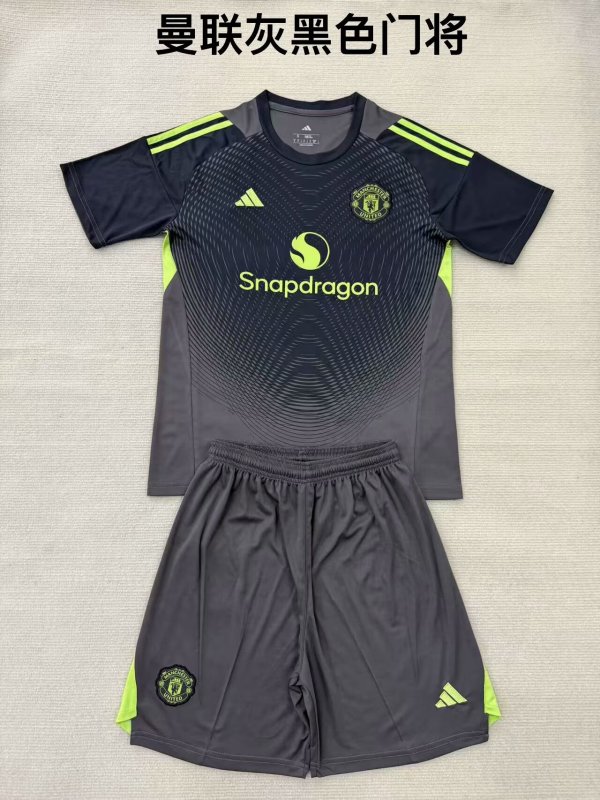 25/26 Manchester United Dark Gray Goalkeeper Kids Kits 1:1 Quality Soccer Jersey