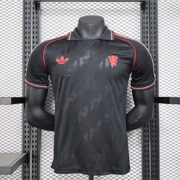 25/26 Manchester United Retro Black Player 1:1 Quality Soccer Jersey