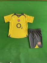 2005/2006 Arsenal Away 1:1 Kids Retro Soccer Jersey 2005/2006 Arsenal Away 1:1 Kids Retro Soccer Jersey