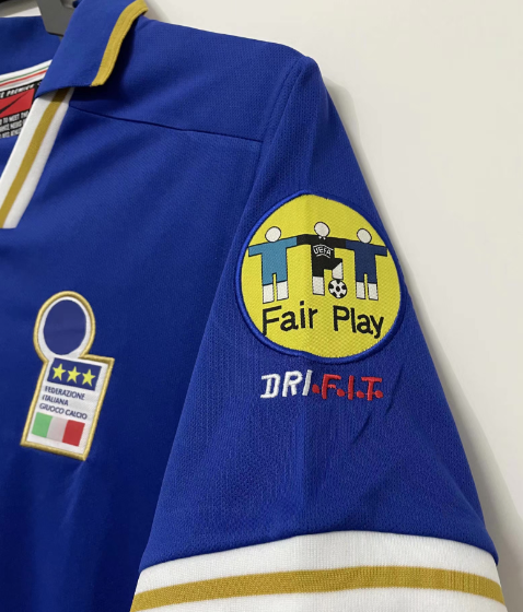 Italy 1996 retro home shirt R.BAGGIO