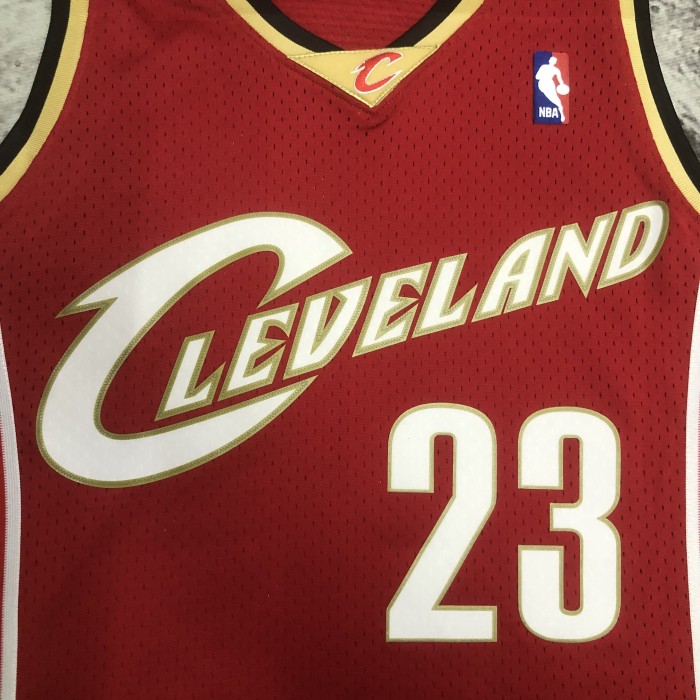 Cleveland Cavaliers NBA shirt 2003/2004 season Red James 23