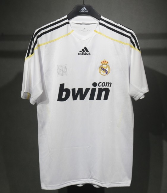 Real Madrid 2009/2010 home retro shirt Player version Ronaldo KAKA