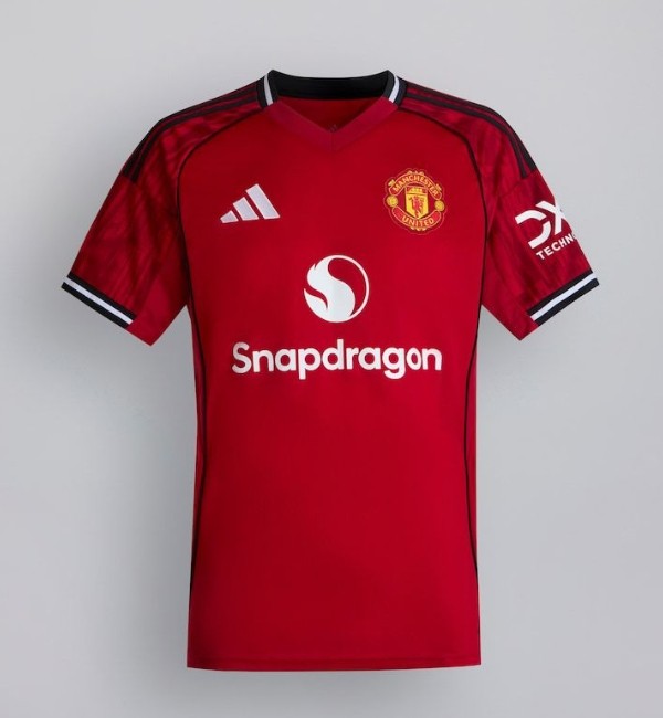 Manchester United 2025/2026 home shirt