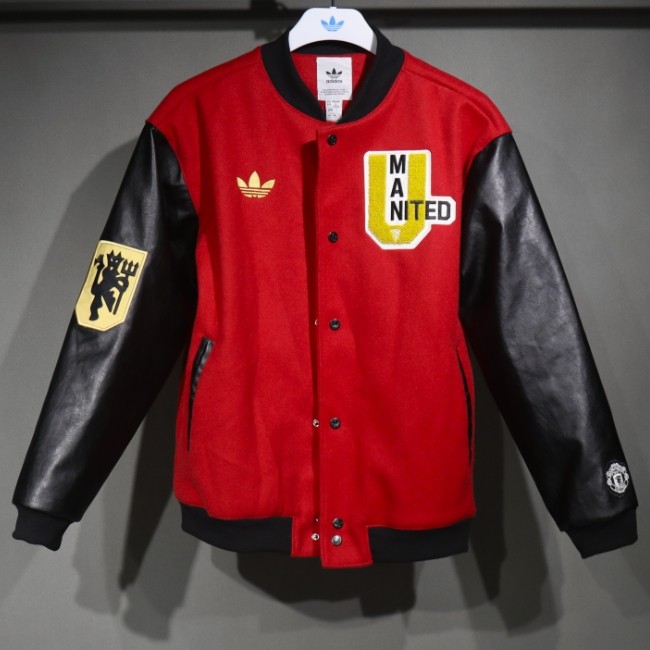 Manchester United school style 2025/2026 red jacket tracksuit (only the top)