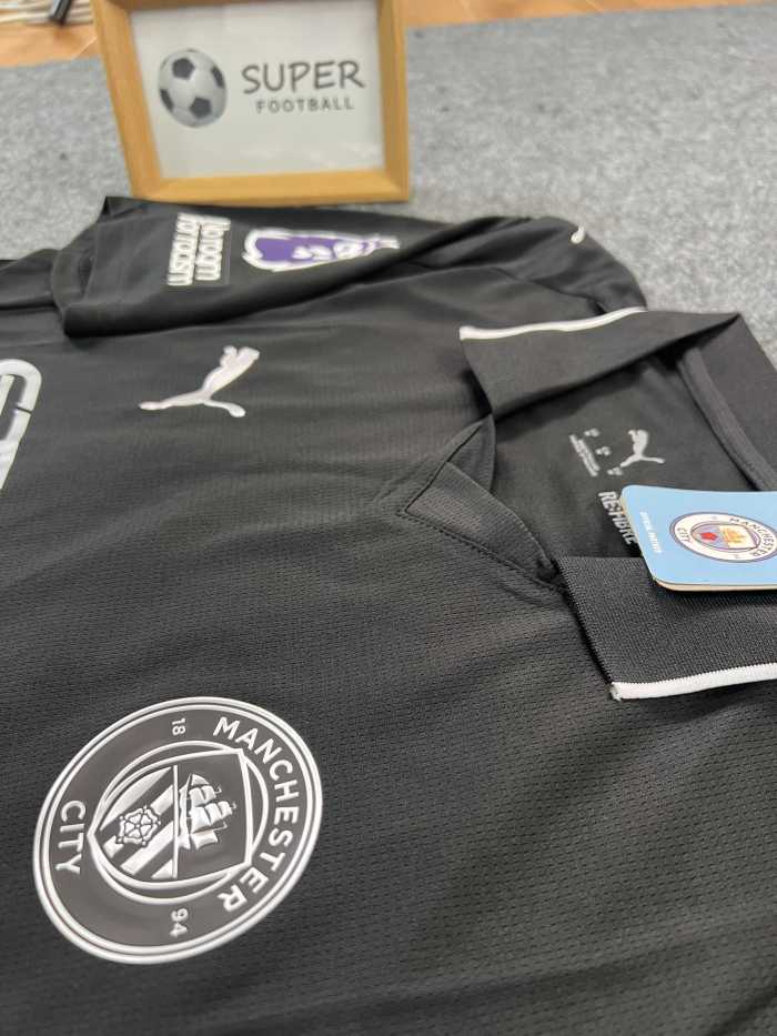 Manchester City 2025/2026 away shirt haaland