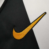 2004-2005 JUV Home Retro Soccer Jersey