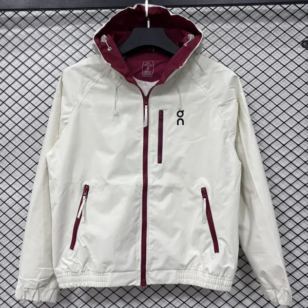 2026 ON Khaki Outdoor Jackets #Y506冲锋衣