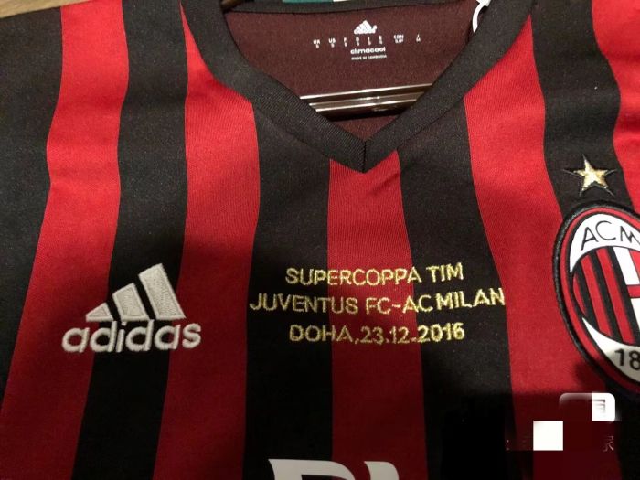 with Front Lettering+Serie A+Trophy 7 Patch Retro AC Maillot 2016-2017 AC Milan MONTOLIVO 18 Home Soccer Jersey