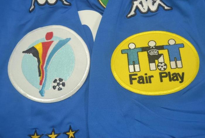 with Patch Retro Jersey 2000 Italy 20 TOTTI Home Soccer Jersey