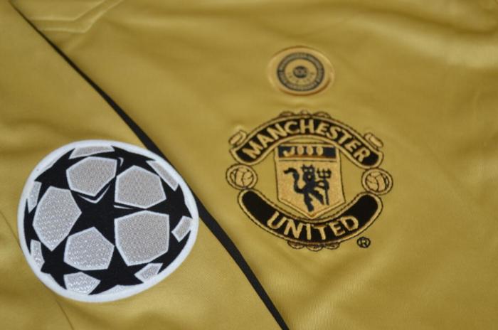 Retro Jersey  Long Sleeves 2001-2002 Manchester United  Away BECKHAM 7 Yellow Soccer Jersey