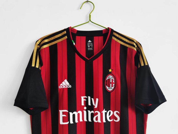 Retro Jersey 2013-2014 AC Milan Home Soccer Jersey Vintage Football Shirt