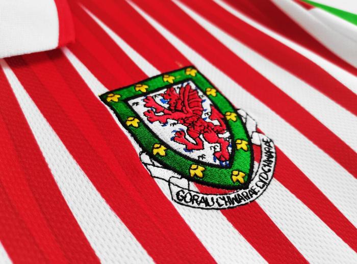 Retro Jersey 1996-1998 Wales Away White Soccer Jersey Vintage Football Shirt