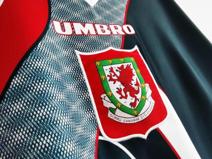 Retro Jersey 1994-1995 Wales Away Soccer Jersey Vintage Football Shirt