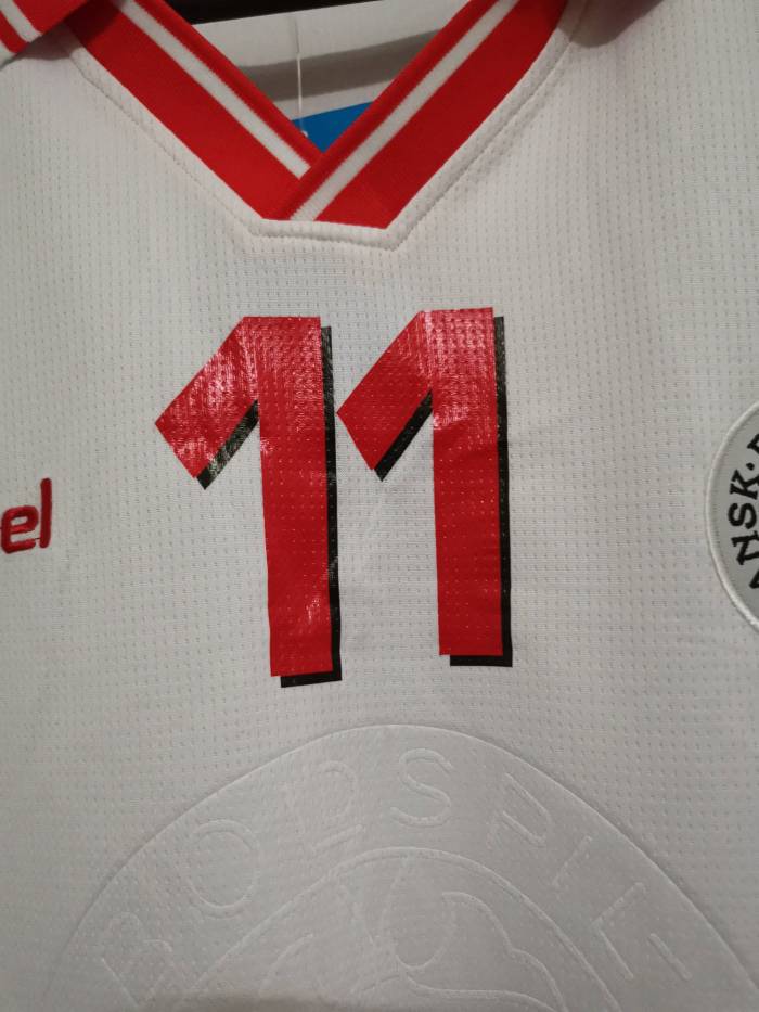 Retro Jersey 1998 Denmark 11 B.LAUDRUP Away Soccer Jersey White Vintage Football Shirt