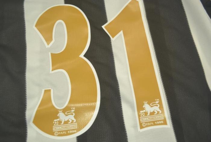 Retro Jersey 2005-2006 Newcastle United 31 TASSIO Home Soccer Jersey