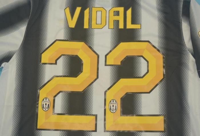 with Serie A Patch Retro Jersey 2011-2012 Juventus VIDAL 22 Home Soccer Jersey