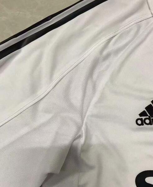 with UCL Patch Retro Jersey 2005-2006 Real Madrid ZIDANE 5 Home Soccer Jersey