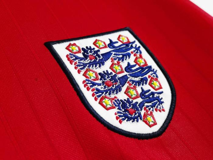 Retro Jersey 1984-1987 England Away Red Soccer Jersey Vintage Football Shirt