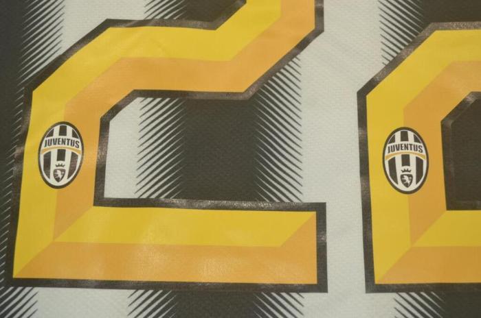 with Serie A Patch Retro Jersey 2011-2012 Juventus VIDAL 22 Home Soccer Jersey