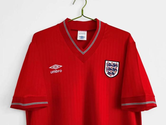 Retro Jersey 1984-1987 England Away Red Soccer Jersey Vintage Football Shirt