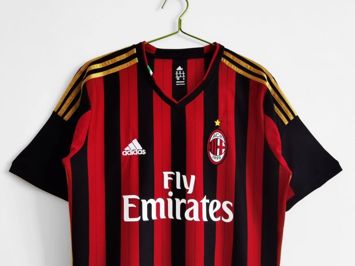 Retro Jersey 2013-2014 AC Milan Home Soccer Jersey Vintage Football Shirt