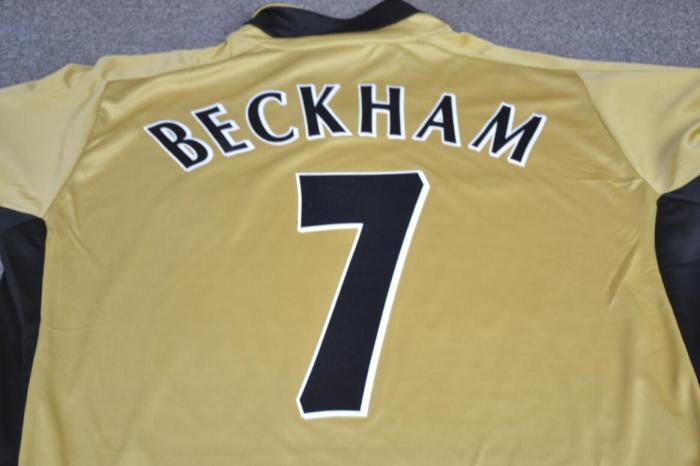 Retro Jersey  Long Sleeves 2001-2002 Manchester United  Away BECKHAM 7 Yellow Soccer Jersey