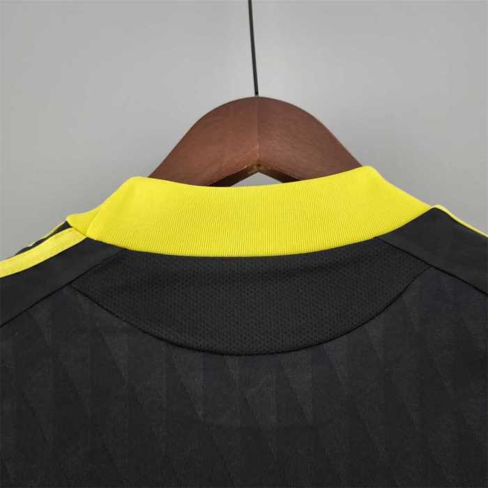 Retro Jersey 2010-2011 Liverpool 3rd Away Black Soccer Jersey Vintage Football Shirt