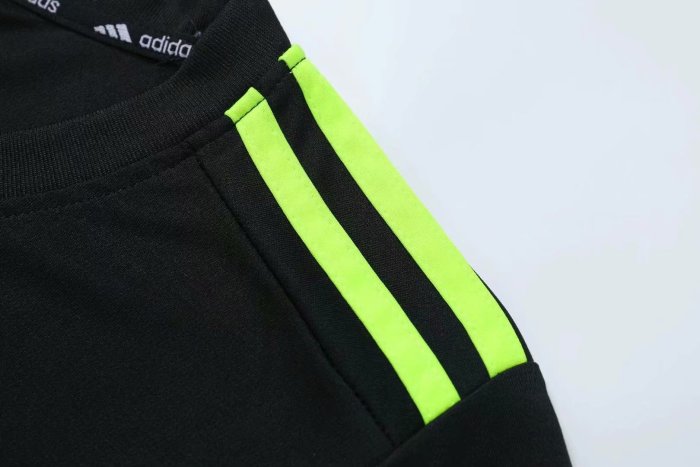 #605 Black Soccer Training Uniform Blank Jersey and Shorts