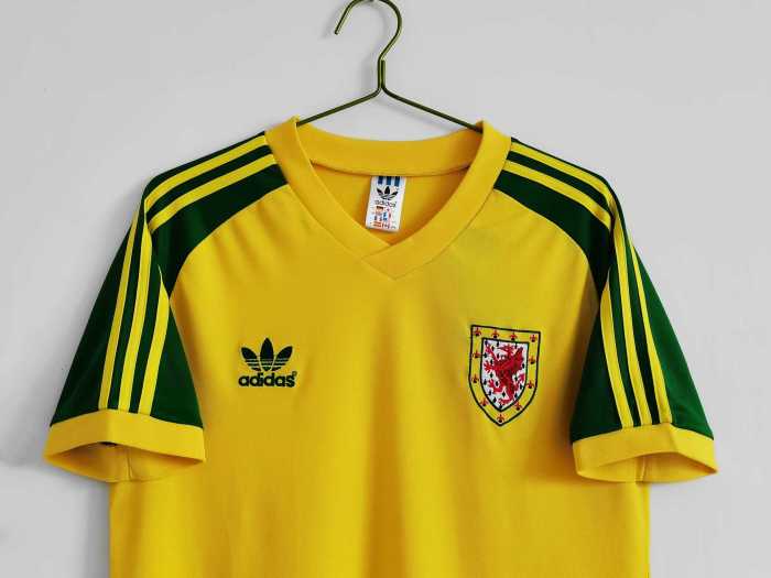 Retro Jersey 1982 Wales Away Yellow Soccer Jersey Vintage Football Shirt