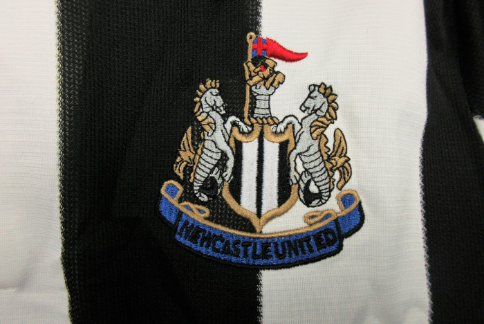 with EPL Patch Retro Jersey 1995-1997 Newcastle United SHEARER 9 Home Soccer Jersey Vintage Football Shirt