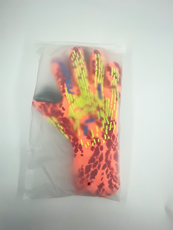 Best Quality Soccer Gloves Goalkeeper Football Gloves