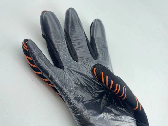 Best Quality Soccer Gloves Goalkeeper Rubber Football Gloves
