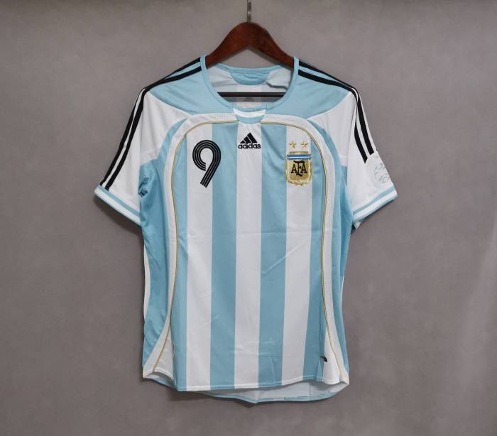 Retro Jersey Argentina 2006 CRESPO 9 Home Soccer Jersey Vintage Football Shirt